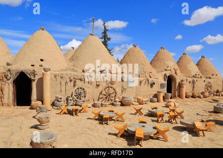 Harran, sanli Urfa, Türkei angesichts der traditionellen konischen Häuser von Harran. Stockfoto