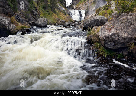 WY 02943-00 ... WYOMING - Mystic Falls auf das Kleine Firehole River im Yellowstone National Park. Stockfoto