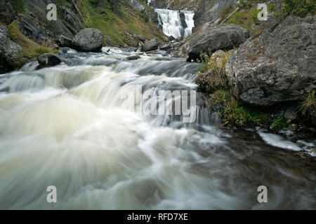 WY 02944-00 ... WYOMING - Mystic Falls auf das Kleine Firehole River im Yellowstone National Park. Stockfoto