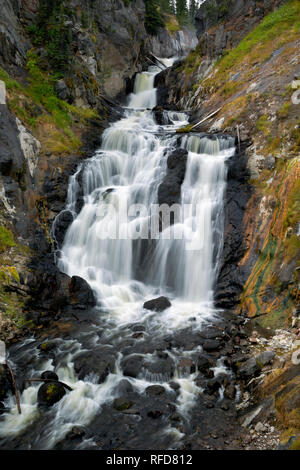 WY 02947-00 ... WYOMING - Mystic Falls auf das Kleine Firehole River im Yellowstone National Park. Stockfoto