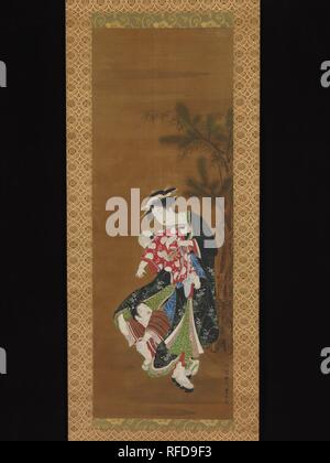 Mutter und Kinder in das Neue Jahr. Artist: Utagawa Toyoharu (Japanisch, 1735-1814). Kultur: Japan. Abmessungen: 40 3/4 x 12 1/2 in. (103,5 x 31,8 cm). Datum: 18. Toyoharu, der Gründer der Utagawa Schule, Frauen häufiger in Bildern als in Grafiken dargestellt. Die sanfte Eleganz seiner Bilder von Frauen ist auch in den Arbeiten von anderen Künstlern des späten achtzehnten Jahrhunderts gesehen. Hier, ein Junge unterhält seinen jüngeren Bruder durch das Verstecken in den Schichten der Kimono ihrer Mutter, während sie versucht, auf das zappelnde Kind zu halten. Die verspielten, wirbelnde Bewegung der drei Figuren spiegelt den Klagegrund Stockfoto