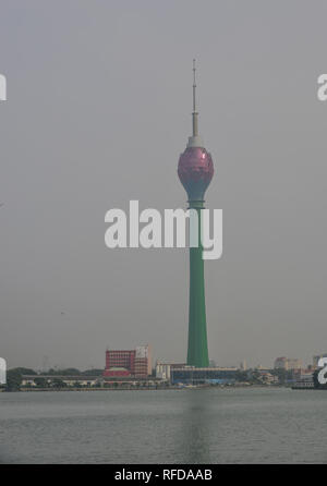 Colombo, Sri Lanka - Dec 12, 2018. Lotus Tower in Colombo, Sri Lanka. Colombo ist das finanzielle Zentrum der Insel und ein beliebtes Touristenziel. Stockfoto