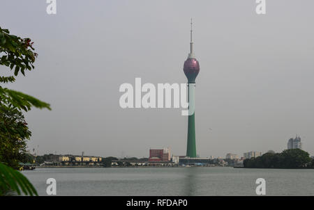 Colombo, Sri Lanka - Dec 12, 2018. Lotus Tower in Colombo, Sri Lanka. Colombo ist das finanzielle Zentrum der Insel und ein beliebtes Touristenziel. Stockfoto