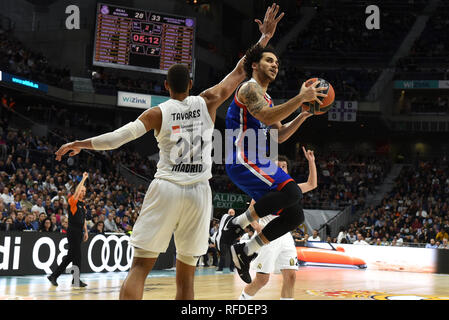 Madrid, Spanien. 24 Jan, 2019. Shane Larkin (rechts), #0 von Anadolu Efes in Aktion während der 2018/2019 Turkish Airlines EuroLeague Saison Runde 20 Spiel zwischen Real Madrid und Anadolu Efes an WiZink Zentrum in Madrid. Real Madrid (Spanien) beat Anadolu Efes (Türkei) 92-84. Credit: Jorge Sanz/Pacific Press/Alamy leben Nachrichten Stockfoto