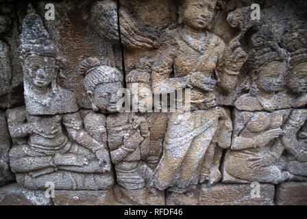 Steinmetzarbeiten am Borobudur buddhistischen Tempel, Muntilan, Zentraljava, Indonesien. Stockfoto