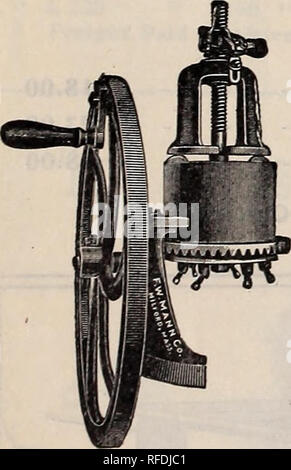 . 1902 Jahr Buch: Alles für den Hof und Garten. Baumschulen Massachusetts Worcester Kataloge; Gemüse; Blumen Samen Samen Kataloge Kataloge; Gräser, Samen Kataloge; landwirtschaftliche Arbeitsgeräte Kataloge. 106 ROSS BRÜDER' jährlicher Katalog. Manns NEUEN 1902 MODELL ÖFFNEN ZYLINDER KNOCHEN SCHNEIDEN. Praktische Poultrymen sind zum größten Teil mit Fakten. Sie wollen Eier wenn Eier wert sind die meisten, und Sie wollen sie zumindest die Kosten zu produzieren. Sie wollen die Gesundheit ihrer Herden zu erhalten und Wachstum zu fördern. Und jedes Jahr mehr von Ihnen demonstrieren zu Ihrer eigenen Zufriedenheit, dass Stockfoto