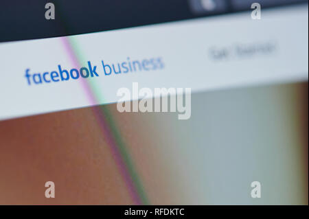 New York, USA - Januar 24, 2019: IFacebook business Worte auf das Gerät mit dem Bildschirm pixelated Nähe zu sehen. Facebook Business Theme Stockfoto