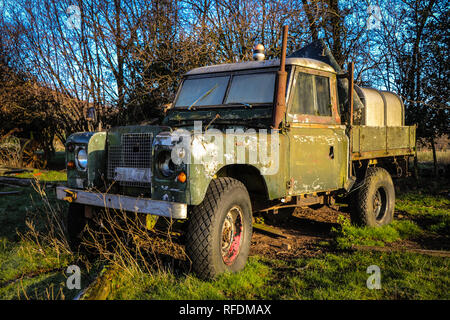 Land Rover Serie 2 a109 "LKW-Kabine mit langem Radstand (LWB) Bauernhof Allradantrieb Fahrzeug Stockfoto