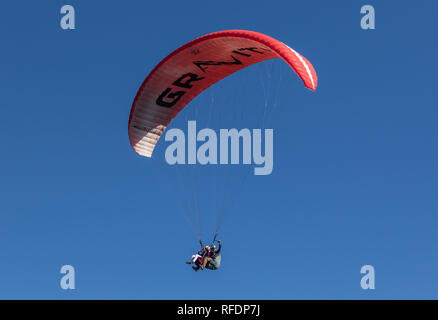 Babadag, Türkei - Stand 2000 Meter über dem Meeresspiegel und direkt am Mittelmeer, den Mount Babadag ist ein idealer Ort für Paragliding Stockfoto