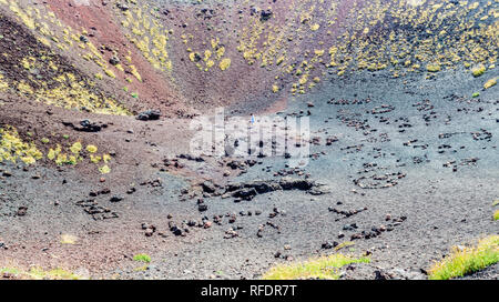 Besonderer Blick auf den inneren Teil der Silvestri Krater, eine eruptive Mund, deren Entstehung geht zurück auf die Eruption von 1892. Vertikale Ansicht. Stockfoto