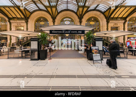 Frankreich, Paris, Gare de Lyon, Januar 2019: Montreux Jazz Cafe und Le Train Bleu Restaurant. Stockfoto