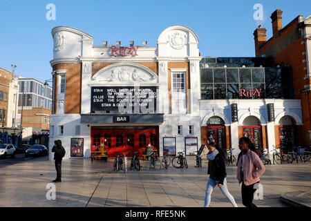 Eine allgemeine Ansicht von Ritzy Kino in Brixton, London Stockfoto