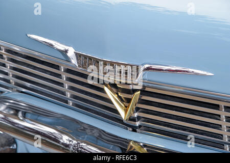 1958 Plymouth Savoy - klassische amerikanische Limousine aus den Flossen und Chrom ära Stockfoto