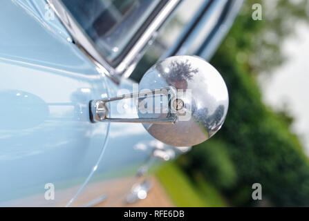1958 Plymouth Savoy - klassische amerikanische Limousine aus den Flossen und Chrom ära Stockfoto