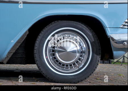 1958 Plymouth Savoy - klassische amerikanische Limousine aus den Flossen und Chrom ära Stockfoto