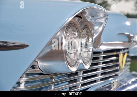 1958 Plymouth Savoy - klassische amerikanische Limousine aus den Flossen und Chrom ära Stockfoto