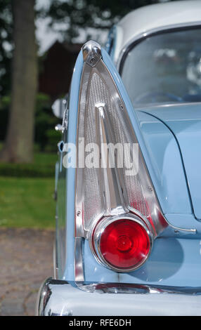 1958 Plymouth Savoy - klassische amerikanische Limousine aus den Flossen und Chrom ära Stockfoto