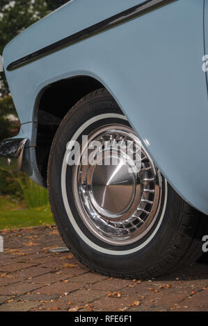 1958 Plymouth Savoy - klassische amerikanische Limousine aus den Flossen und Chrom ära Stockfoto