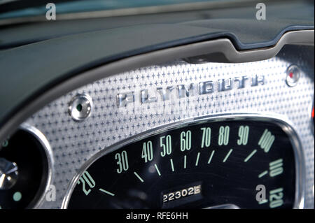 1958 Plymouth Savoy - klassische amerikanische Limousine aus den Flossen und Chrom ära Stockfoto