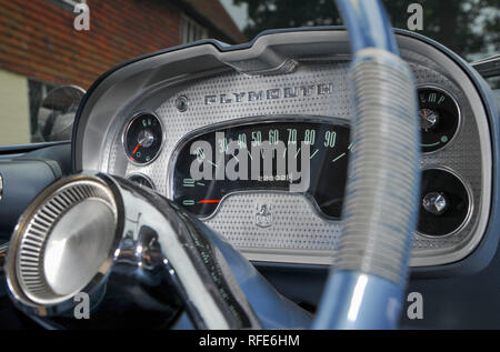 1958 Plymouth Savoy - klassische amerikanische Limousine aus den Flossen und Chrom ära Stockfoto