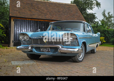 1958 Plymouth Savoy - klassische amerikanische Limousine aus den Flossen und Chrom ära Stockfoto