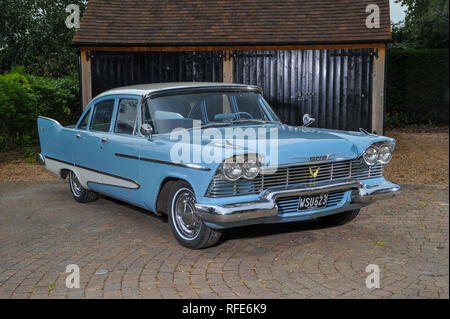 1958 Plymouth Savoy - klassische amerikanische Limousine aus den Flossen und Chrom ära Stockfoto
