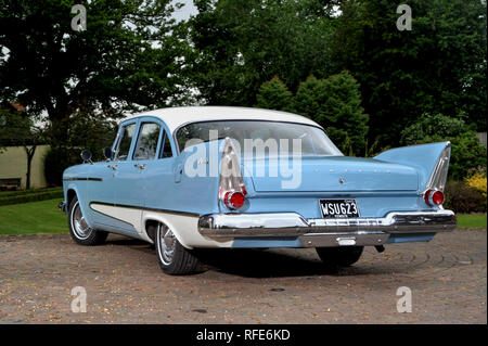 1958 Plymouth Savoy - klassische amerikanische Limousine aus den Flossen und Chrom ära Stockfoto