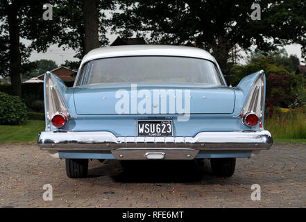 1958 Plymouth Savoy - klassische amerikanische Limousine aus den Flossen und Chrom ära Stockfoto