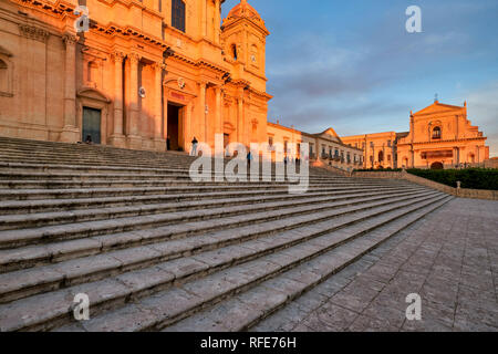 Basilika Santissimo Salvatore und die Kathedrale von Noto Sizilien Italien Stockfoto