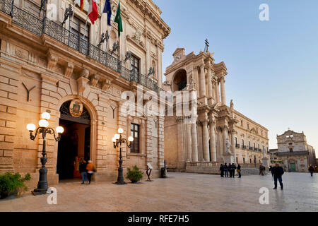 Das Rathaus von Syrakus, der Insel Ortygia. In Piazza Duomo. Sizilien, Italien Stockfoto