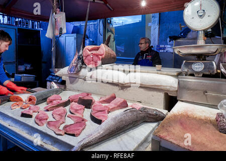 Costa Piscaria, die Straße täglich Markt in Catania Sizilien Italien. Frischer Fisch, Fleisch, Gemüse Stockfoto