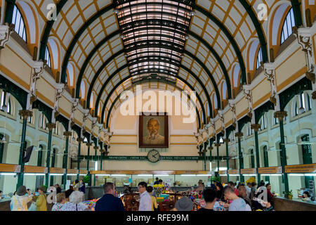 Inneren Bereich am Main Post Office, Portrait von Ho Chi Minh auf der Wand. Im Palast der Wiedervereinigung in Saigon, Ho Chi Minh City, Vietna Stockfoto