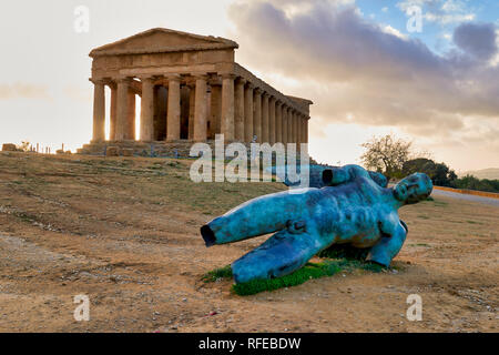 Tempel der Concordia (Tempio della Concordia). Valle dei Templi (Tal der Tempel). Agrigento Sizilien Italien Stockfoto