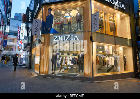 SEOUL, Südkorea - ca. Mai 2017: ZioZia storefront in Seoul. Stockfoto