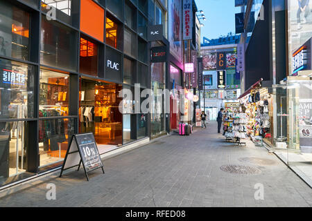 SEOUL, Südkorea - ca. Mai 2017: ein Schaufenster in Seoul. Stockfoto