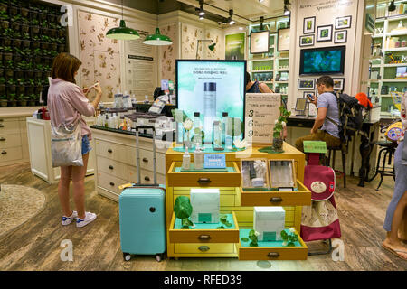 SEOUL, Südkorea - ca. Mai 2017: inside Primera shop in Seoul. Stockfoto