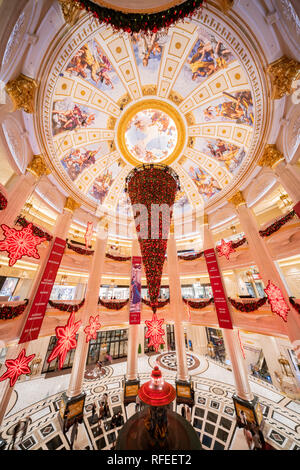 Macau, DEZ 24: Das umgedrehte Weihnachtsbaum der Venezianischen Macau Casino am 24.Dezember, 2018 am Macau Stockfoto