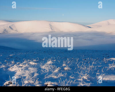 Cloud Inversion von Verschneiten Nether Oliver Dod, in der Nähe der Tweedsmuir, Southern Uplands, Schottland Stockfoto