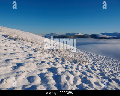 Cloud Inversion von Verschneiten Nether Oliver Dod, in der Nähe der Tweedsmuir, Southern Uplands, Schottland Stockfoto