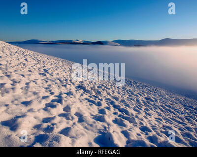 Cloud Inversion von Verschneiten Nether Oliver Dod, in der Nähe der Tweedsmuir, Southern Uplands, Schottland Stockfoto