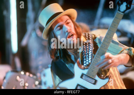 Britische band Slade im März 1984 in München. Dave Hill. | Verwendung weltweit Stockfoto