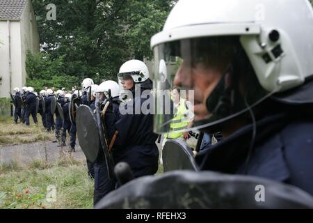 DEU Deutschland Weeze: die Polizei, die Ausübung der deutschen und niederländischen Polizei Einheiten. Stockfoto