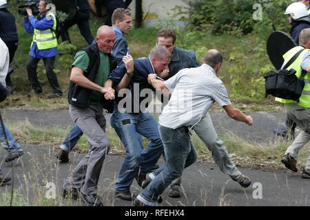 DEU Deutschland Weeze: die Polizei, die Ausübung der deutschen und niederländischen Polizei Einheiten. Stockfoto