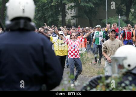 DEU Deutschland Weeze: die Polizei, die Ausübung der deutschen und niederländischen Polizei Einheiten. Stockfoto