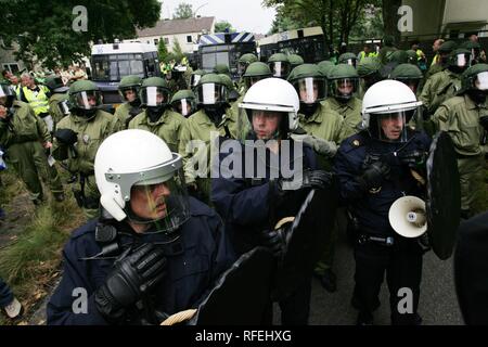 DEU Deutschland Weeze: die Polizei, die Ausübung der deutschen und niederländischen Polizei Einheiten. Stockfoto