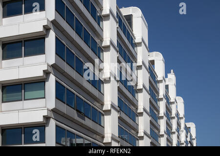 Fassade großen weißen Bürogebäude, die Niederlande Stockfoto