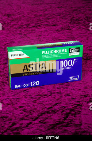 Fuji Fujifilm Fujichrome Astia 100 F E6 Medium Format Camera Film schieben Stockfoto