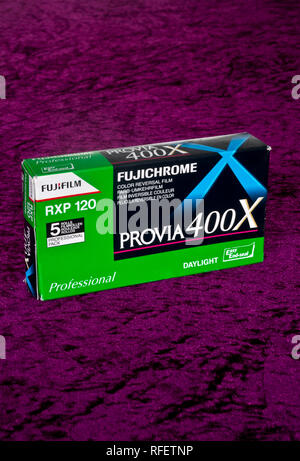 Fuji Fujifilm Fujichrome Provia 400X Professional Positive E Folie 6 120 Medium Format Camera Film Stockfoto