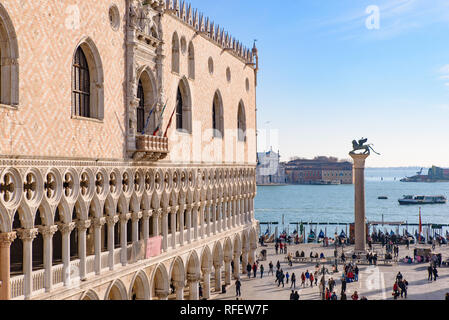 Blick auf den Markusplatz (Piazza San Marco) und Doge's Palace, Venedig, Italien Stockfoto