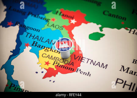 Kambodscha markiert mit einer Flagge auf der Karte Stockfoto